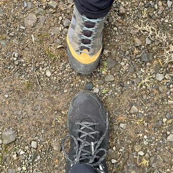 登山口に到着 駐車場🅿️
師匠お付き合いよろしく😄