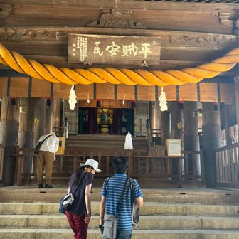場内をうろうろ、