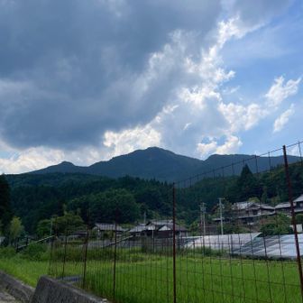 歩いた山々を振り返って