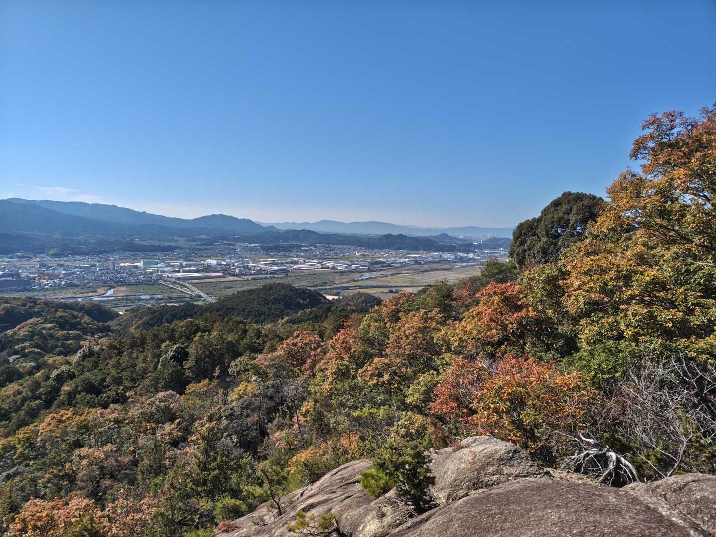 金勝アルプスも見えた…
紅葉してる…
陽射しは強かった…😅