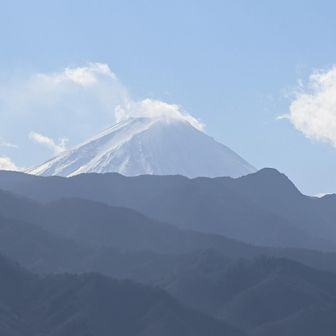 富士山も雪が舞ってる
