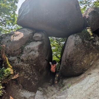 ✨石門✨
宮島弥山のくぐり岩に似てる👍