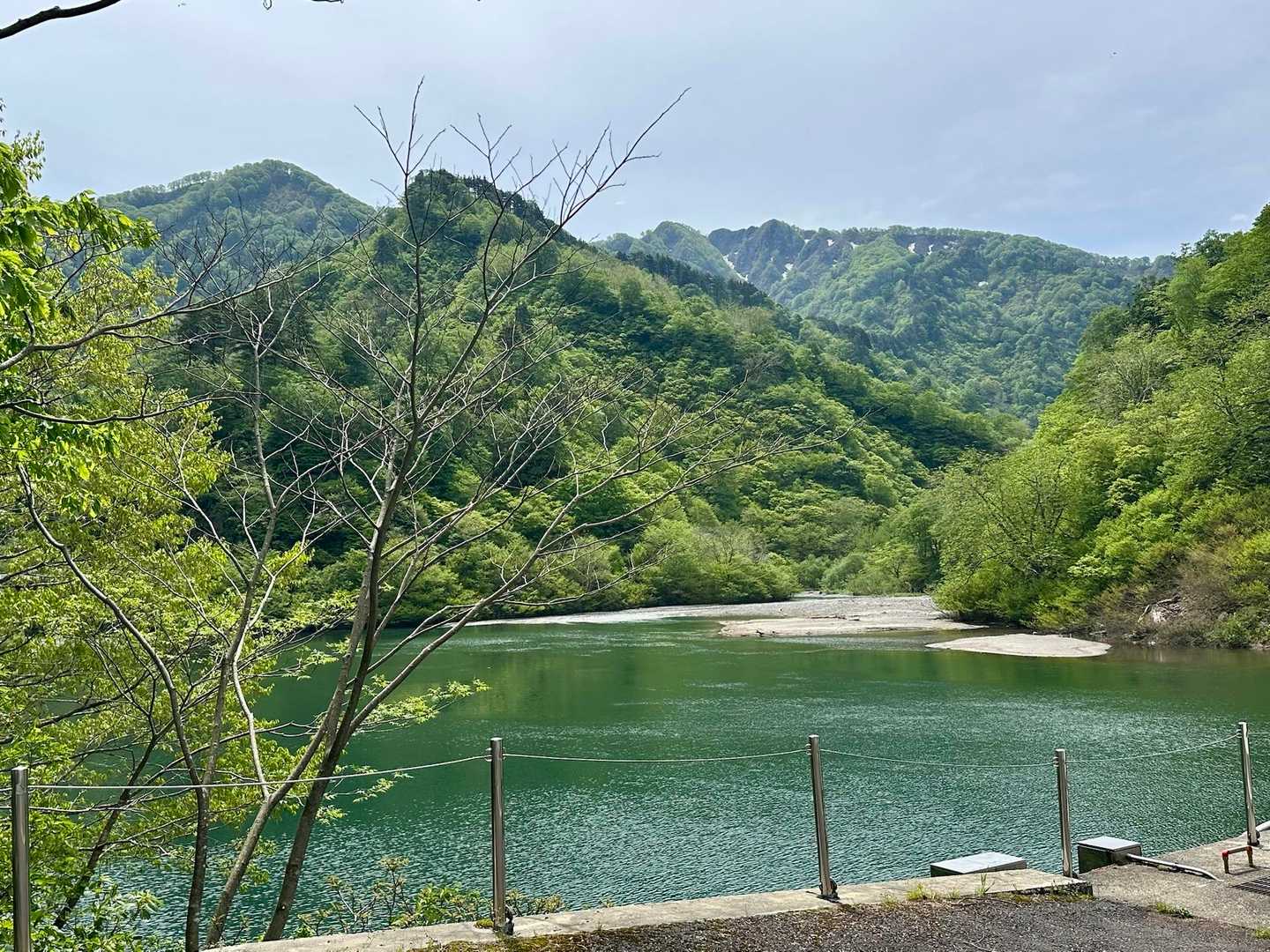 ダム湖から🙄風倉山