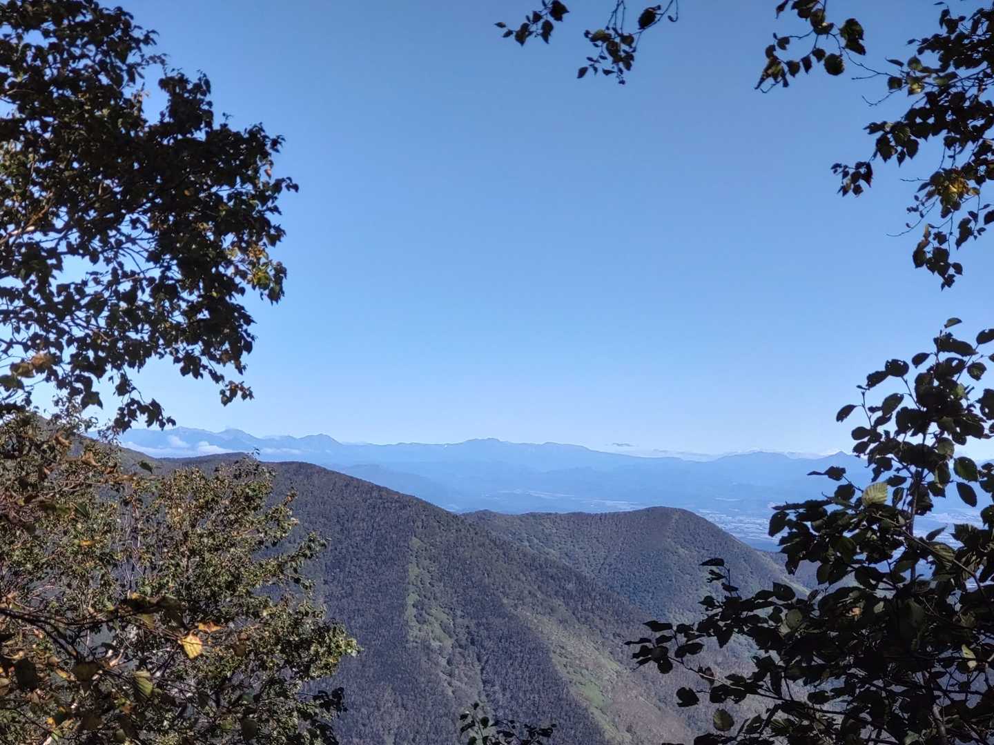 左に十勝岳連峰