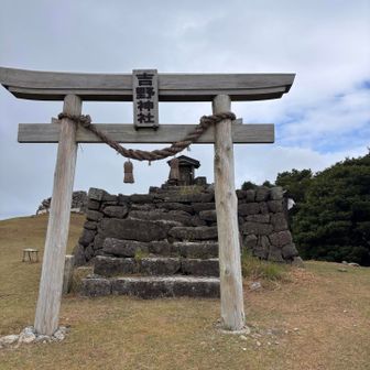 昔　金属で雷⚡︎に当たってしまったんで木造に建て替えた　と調べた友人が言ってた