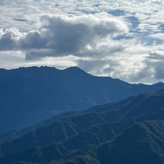 今度は八海山にご挨拶。
中ノ岳もあるけど。