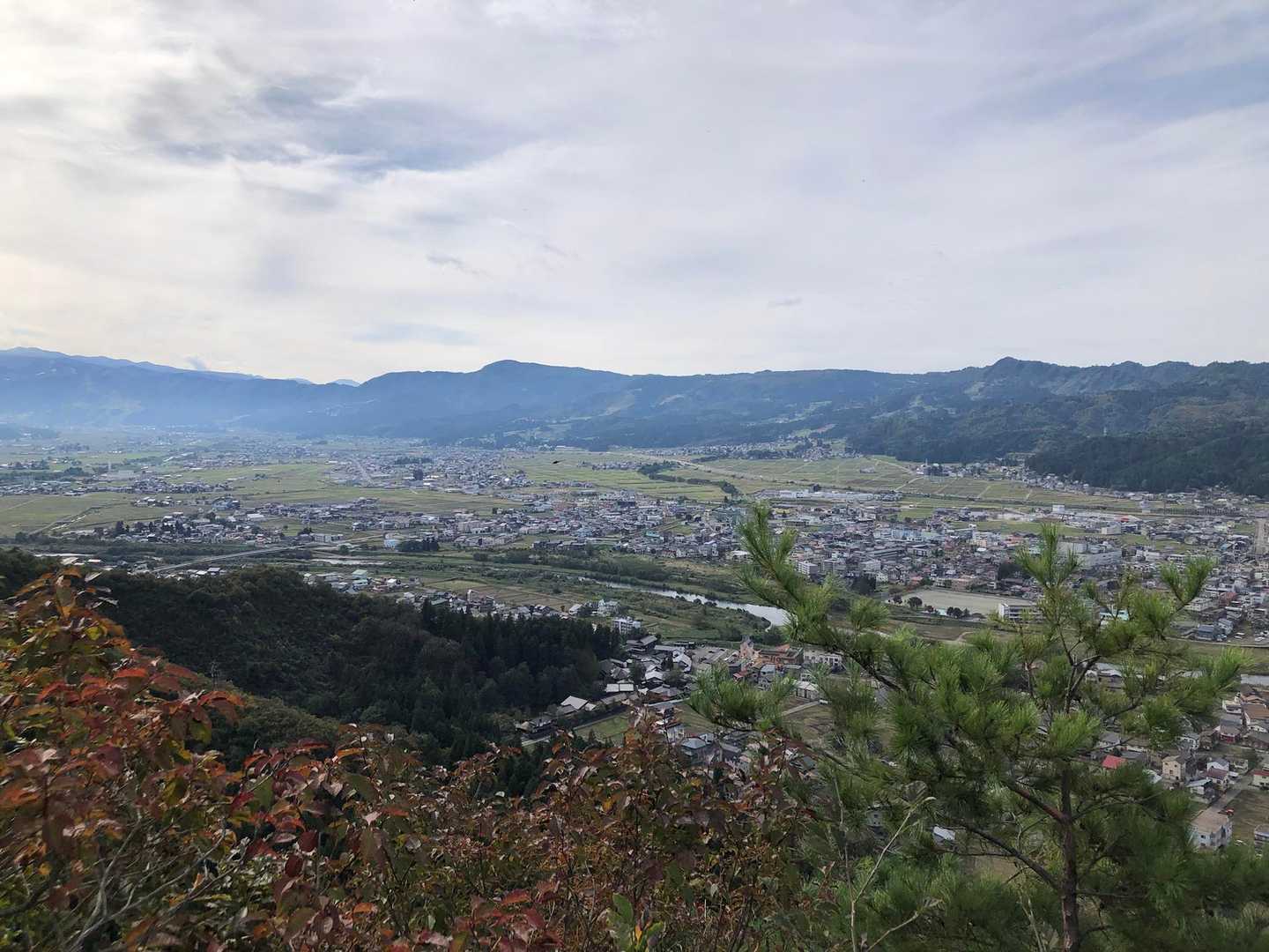 振り返ると市街地が見渡せます