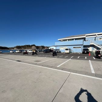 江奈ビレッジ　ごはんも食べられるみたい
駐車場もある