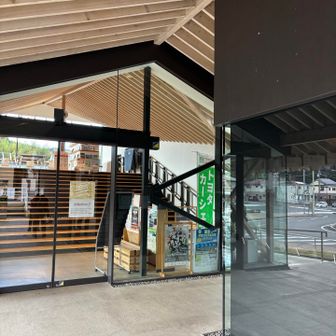 駅は綺麗で待合室やトイレ、更衣室完備で
登山後も快適