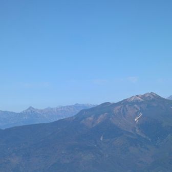 乗鞍岳と笠ヶ岳　薄っすら槍ヶ岳？