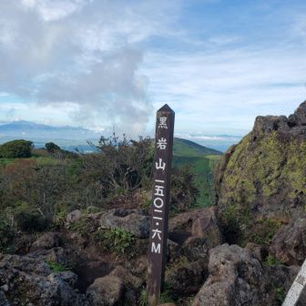 近くの岩全部羽アリで埋め尽くされてめ写真撮ったら速攻で撤収