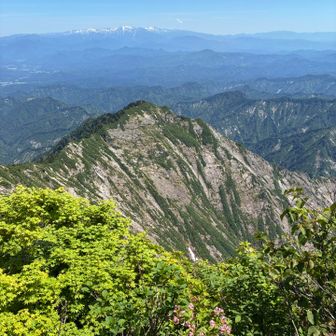 栄太郎新道
遥か向こうに飯豊連峰が見える