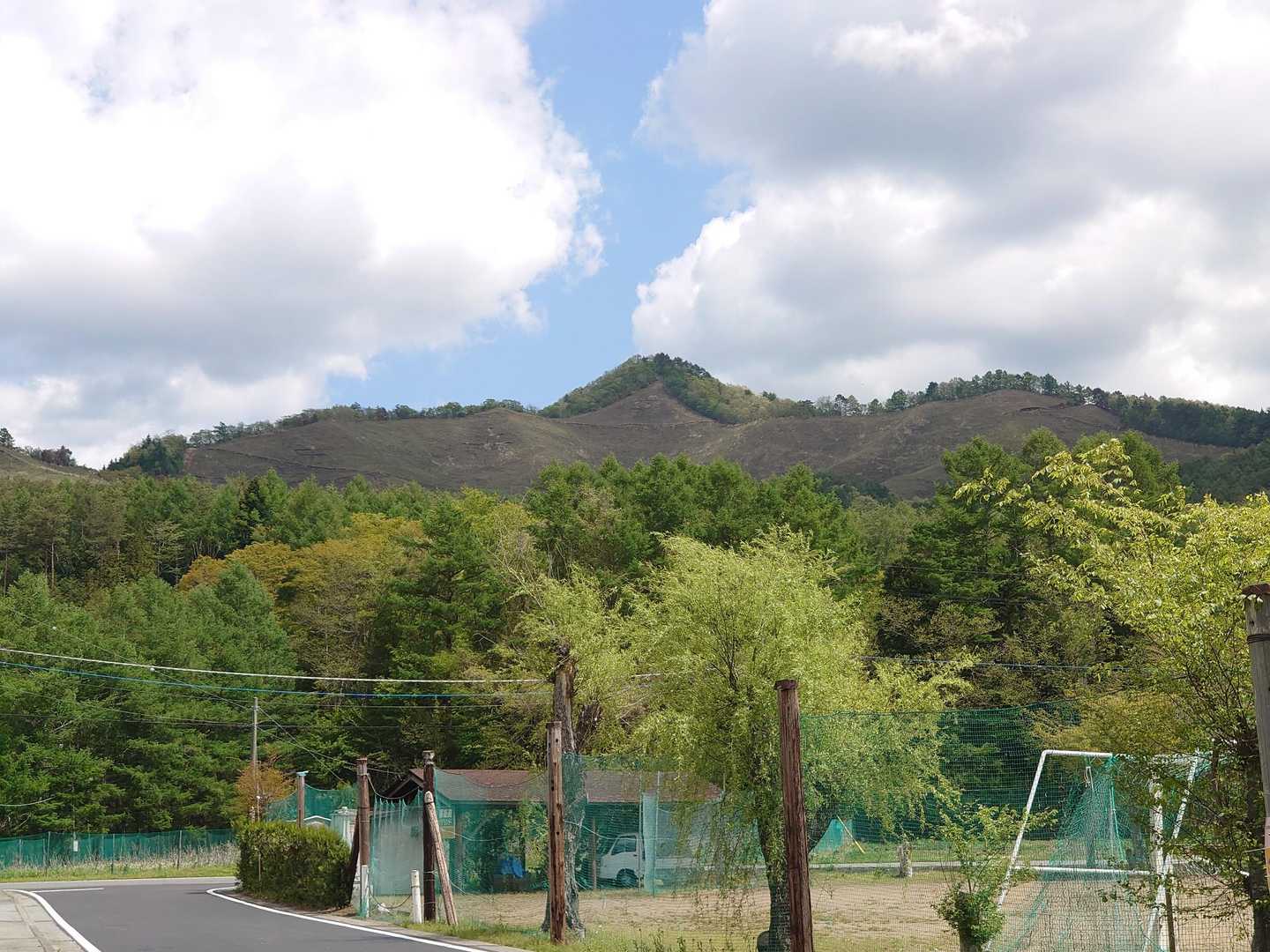 これから登る高座山