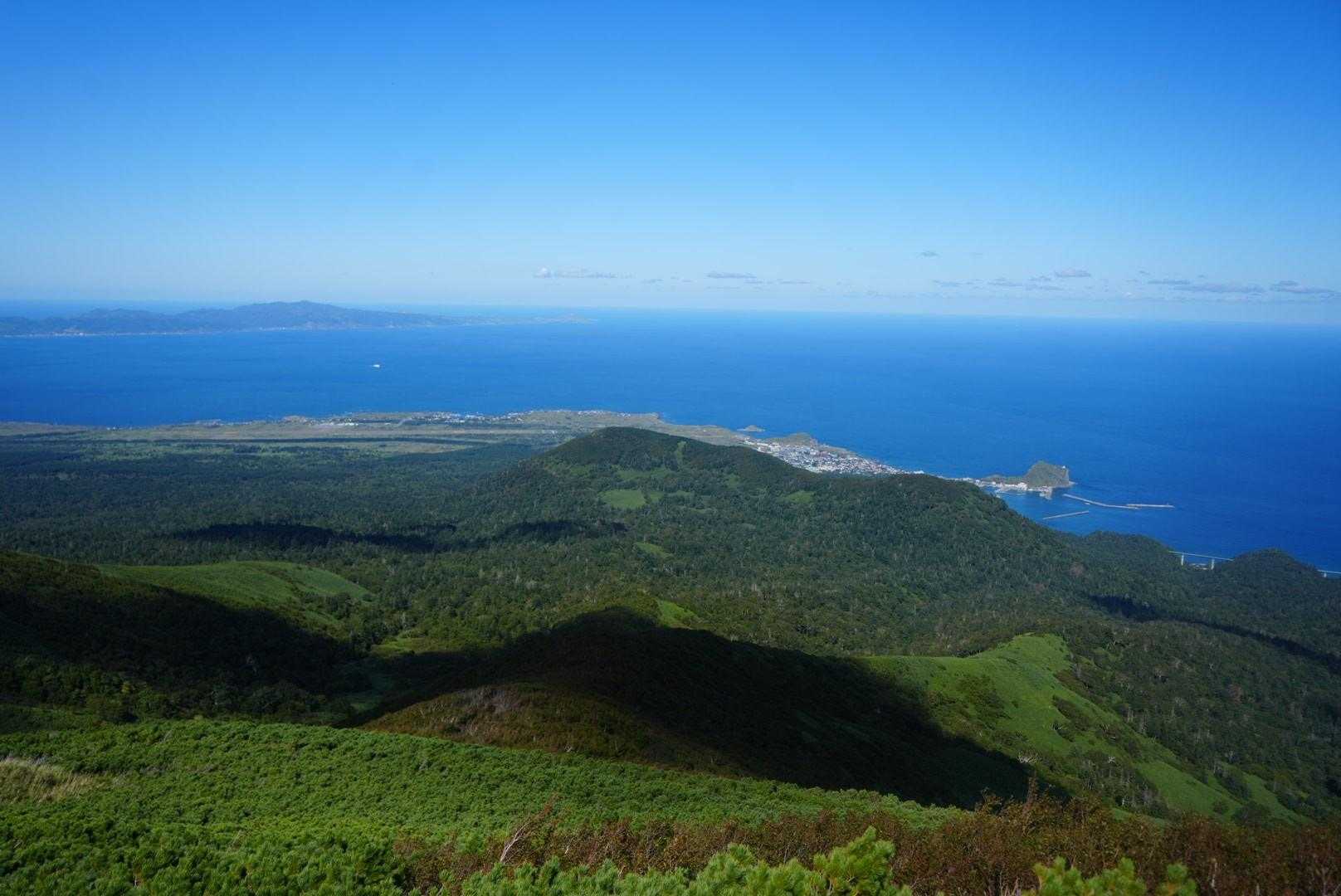 鴛泊ルート | 日本最北の独立峰「利尻富士」を眺める王道コースの写真