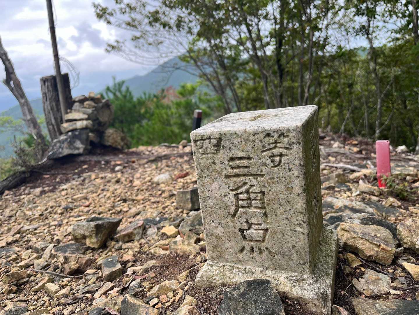 離れたところにあるね🔺
鐘ヶ坂峠登山口へ下りました