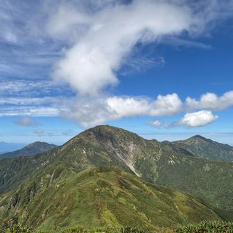 八海山（左）中ノ岳（中央）駒ヶ岳（右）