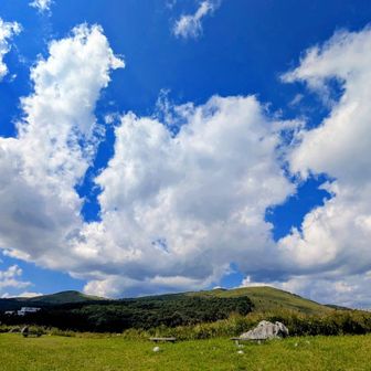 ジャン🎶🎵
走ってきた縦走路振り返り
黄昏ますね〜(⁠θ⁠‿⁠θ⁠)💕🎶🎵
しみじみ走ってきた記憶が…
蘇りますね〜🔥

なんて、ホントは…（笑）
ソフト娘に会いに行こうか
どうかと葛藤してます（笑）
…行かんけど(⁠╥⁠﹏⁠╥⁠)💦