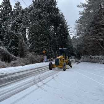 帰宅準備していると除雪車が🚜ご苦労様です
