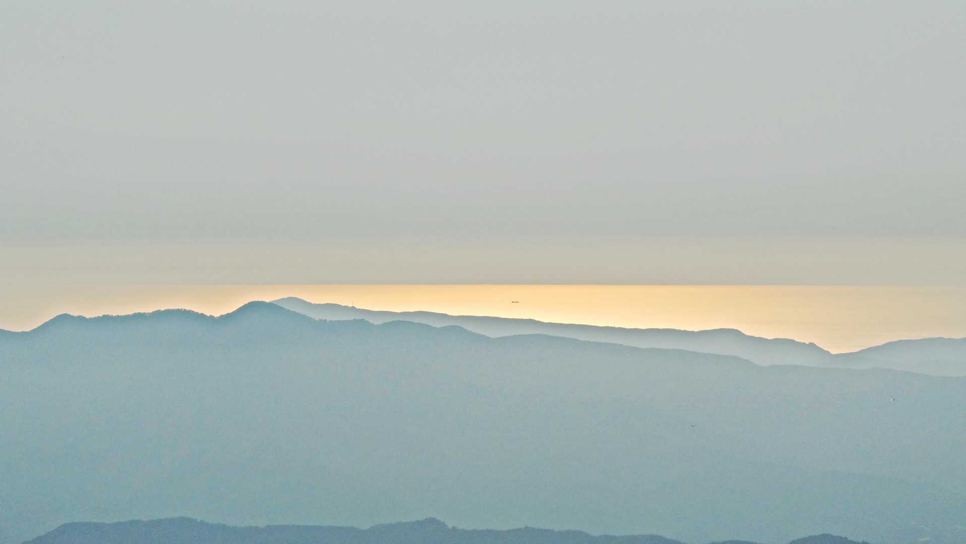 　船が１隻。