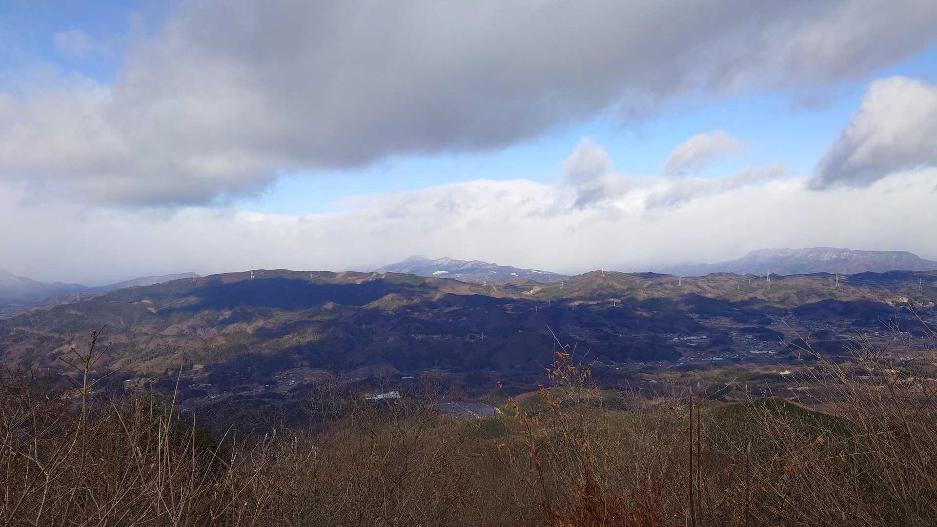 北側は雪雲かな。