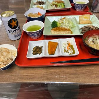 夕飯は、とても豪華でした✨
ご飯も炊き込みご飯で、モリモリ食べちゃいました😆