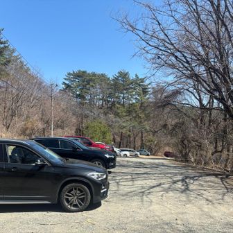駐車場に戻ってきました！
急登も長い林道歩きもしんどかったけど、天気も良くて変化に富んだ楽しい山歩きでした！(≧∀≦)

おしまい。