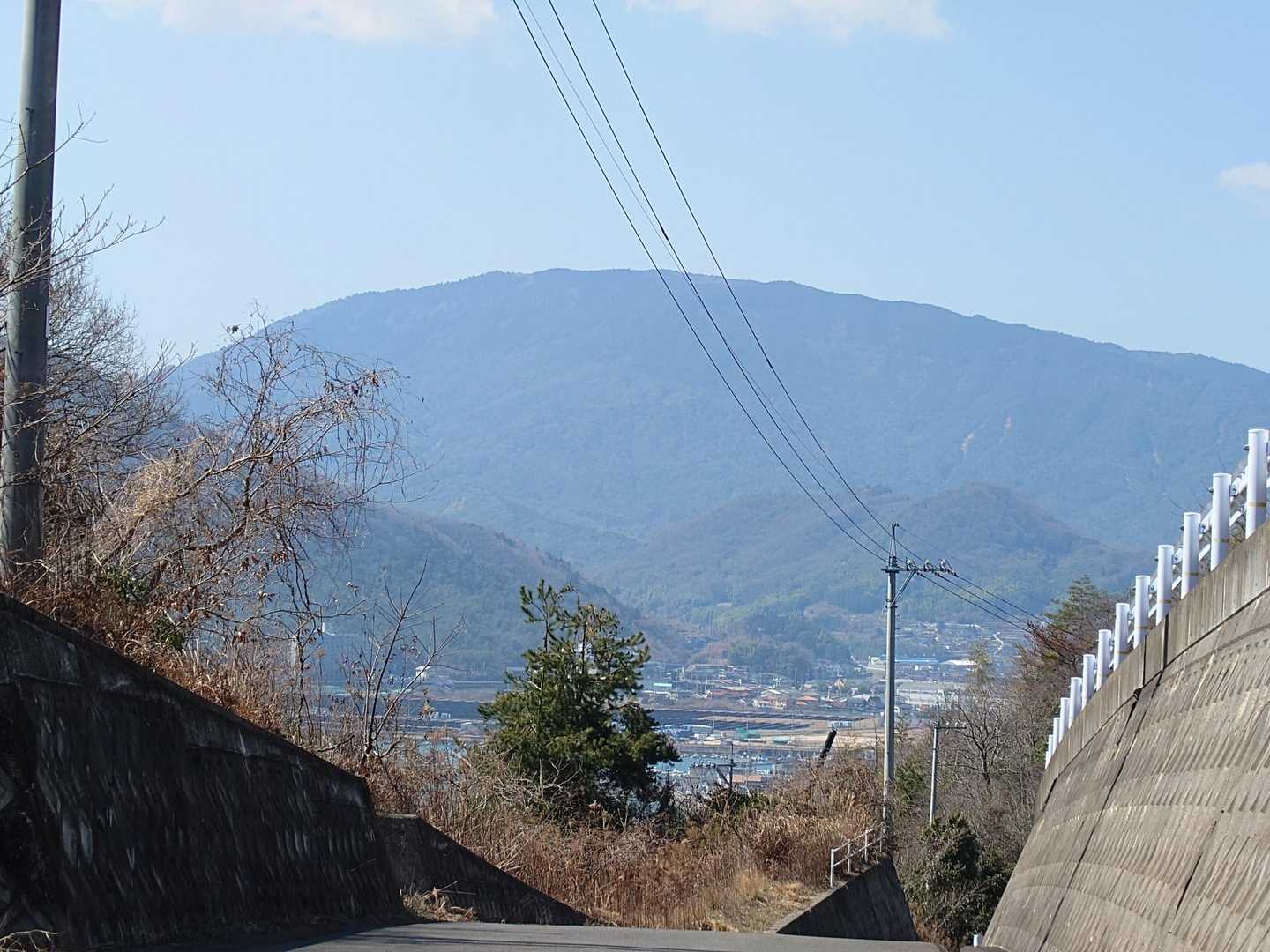 真正面に野呂山🏕️