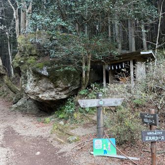 ここからは舗装路で駅まで