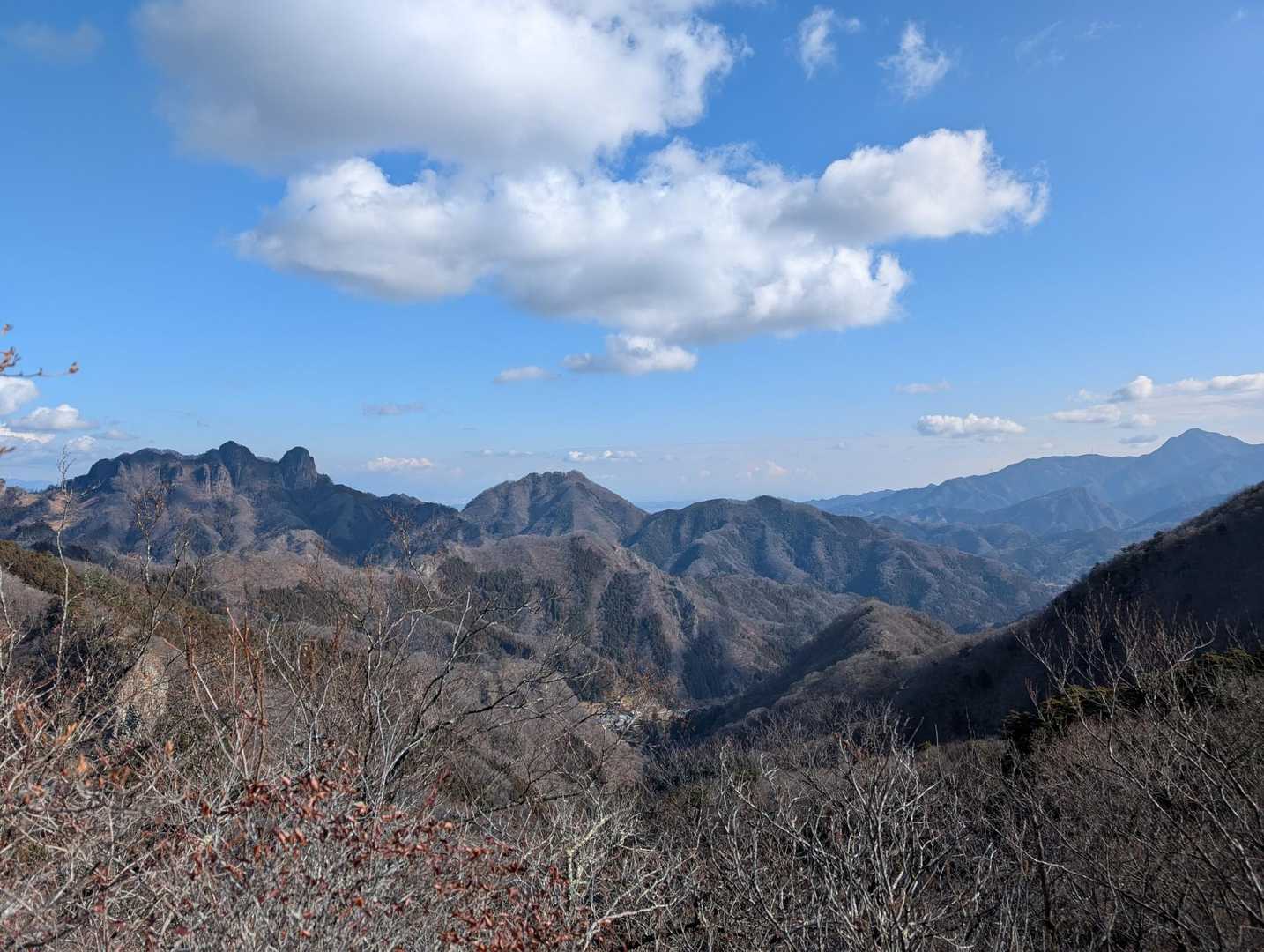 尖ったのが鹿山
あっちにも行ってみたいな