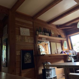 馬の背ヒュッテ
木調の綺麗な暖かい雰囲気の小屋でした