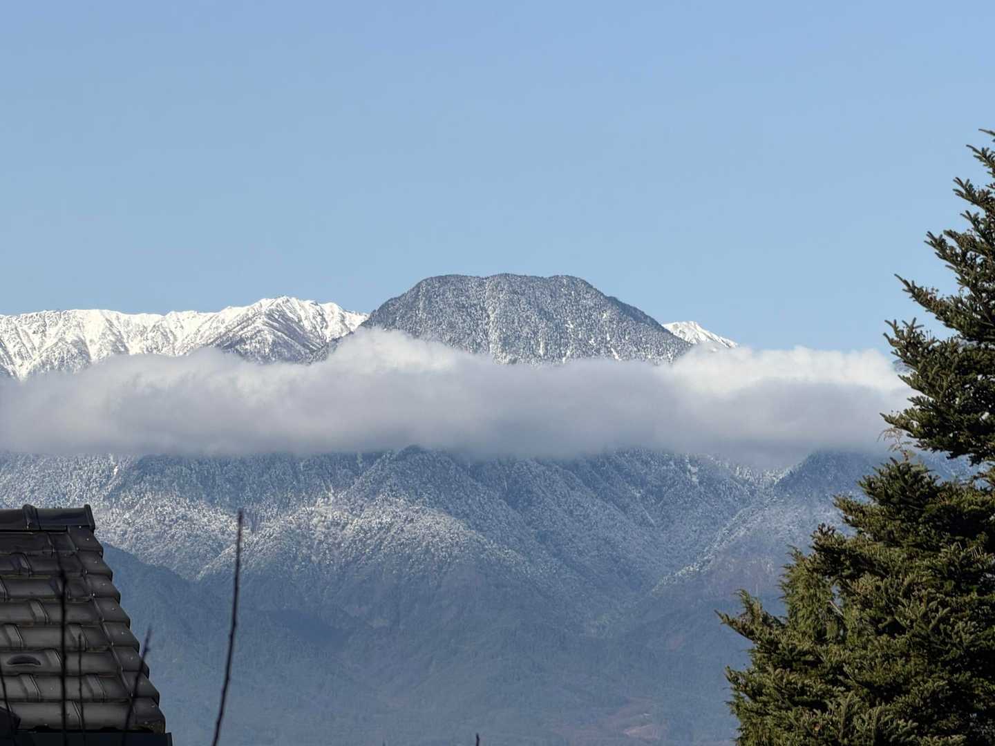 早速雲の間から有明山✨カッコいい！
あの形は台形か⁇
台形の面積の求め方は...忘れた💦