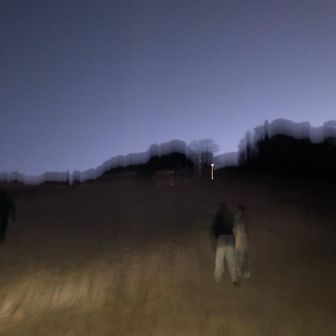 山頂直下の駐車場から登ります
そばにトイレがあって念の為に行っておきました
ここのトイレ、なんとTOTOの上位ウォシュレット･アプリコットが付いてます！
便座ホカホカは勿論、オート洗浄🌀付き！
公衆トイレになぜこんな豪華なウォシュレットが･･･まぁありがたいから良いけど

山頂まで草スキー場の急登をえっちらおっちら登ります
前に登った時(公開しそびれて放置してる日記)もマジかこの斜度45！と必死こいて登りました