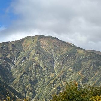 地蔵岳から見える飯豊山に感激🤩