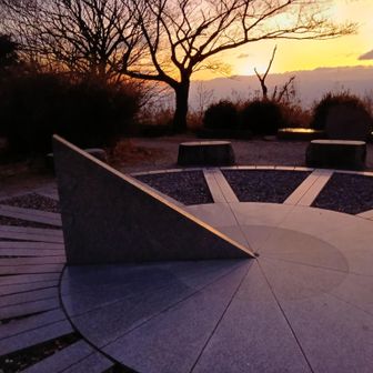 朝日と二上山。なんかいい写真撮れた