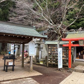 ここでお別れ、1人山頂へ向かいます。駐車場の🚙で会いましょう。