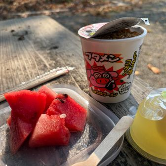 豪華な山頂ランチ🎵
誘ってくれたとこちゃんの家庭菜園のスイカです🍉