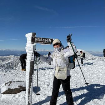 結構ゼーゼーでしたがなんとか頂上到着です🙌🏻