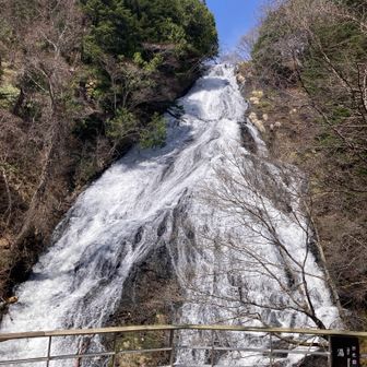 こんなに人の少ない湯滝も初めてかなあ？