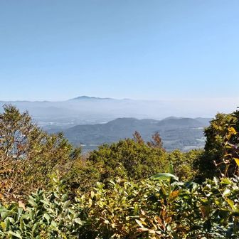 流れ山地形が見える