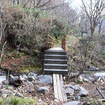 この橋を渡れば直ぐに駐車場だ！
今日も事故なく無事に下山できたようだ。