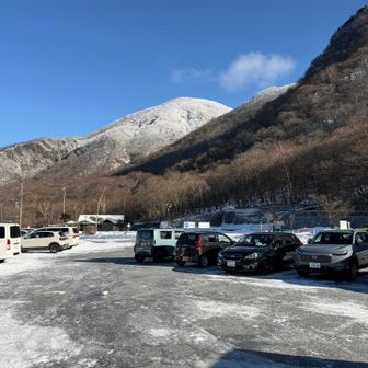 おのこ駐車場からスタート
樹氷が期待できそうな雰囲気！
