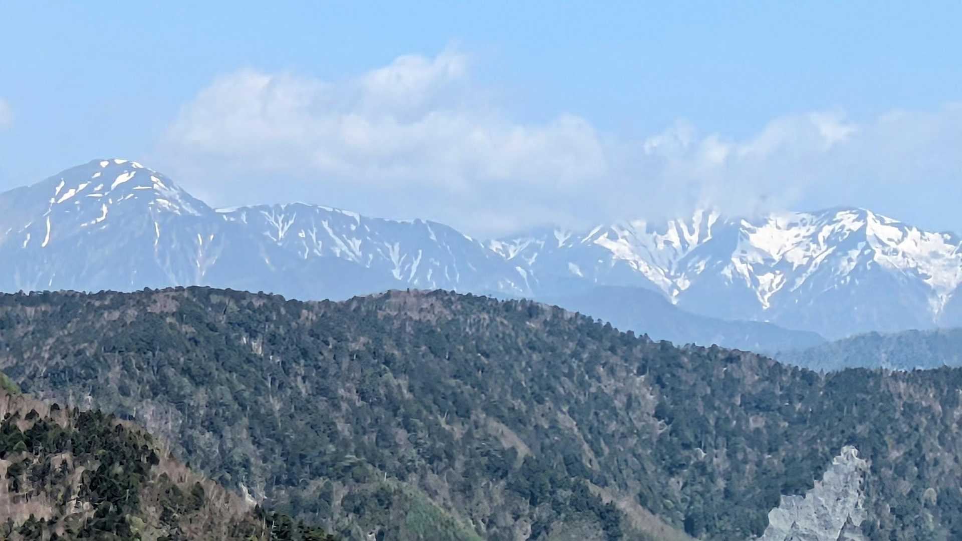 ひじり〜ガス掛かってる…　山頂は強風であまりのんびりできませんでした〜