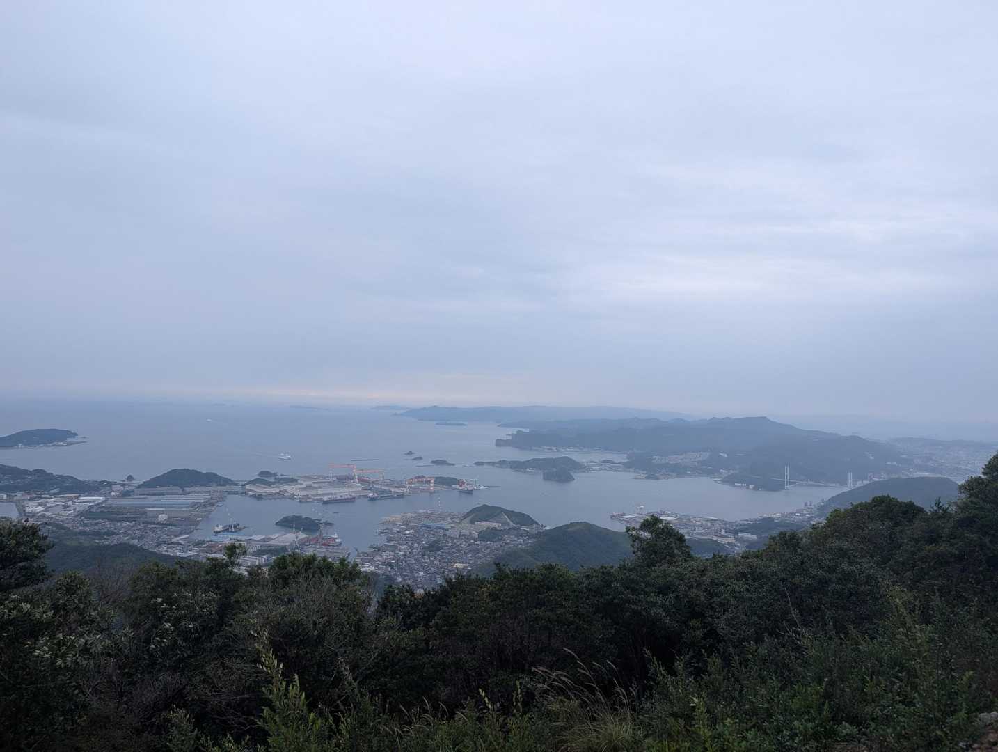 お天気悪いので景色が見られないのではと思っていたけど見られた✨
景色が素晴らしい山ですね