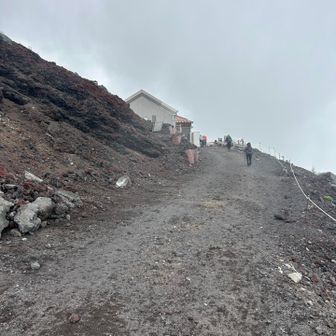 新六合目に寄って、下山しました。