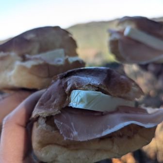 入沢山の天空レストランで休憩！
ブリオッシュ＆ハム＆チーズ