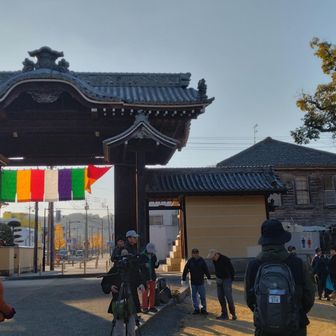 ラジオ体操のあと、スタッフのおじさんについて出発です