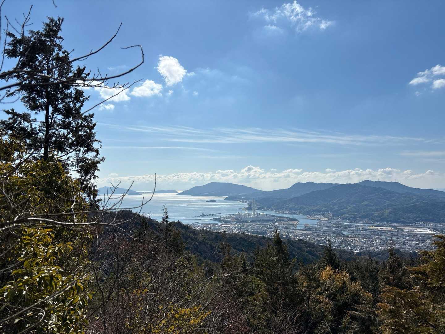柳井港がみえる。上関や周防大島が近い。