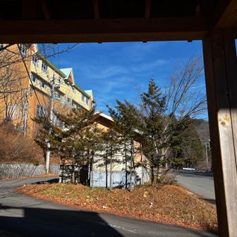 その前に吾妻荘前バス停の東屋で行動食補給🍪
🚾あり