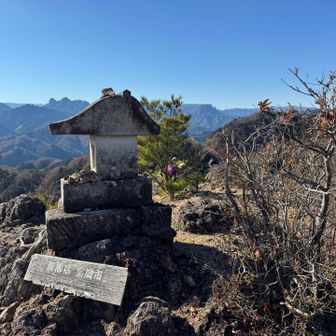 石の祠が６基あったみたい。