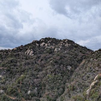 ふぐり岩から見る火山も素晴らしい✨️